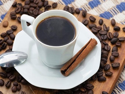 Cafezinho sem açúcar: 5 trocas que deixam bebida mais saborosa e saudável
